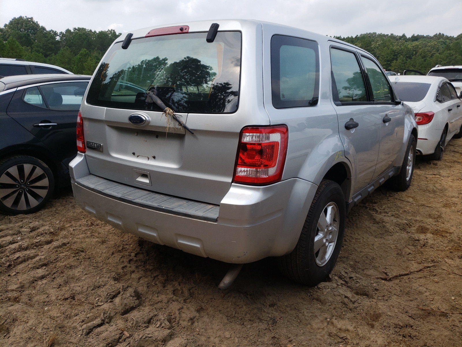 Photo 4 from auction – 2010 FORD ESCAPE XLS with VIN 1FMCU0C70AKC25109
