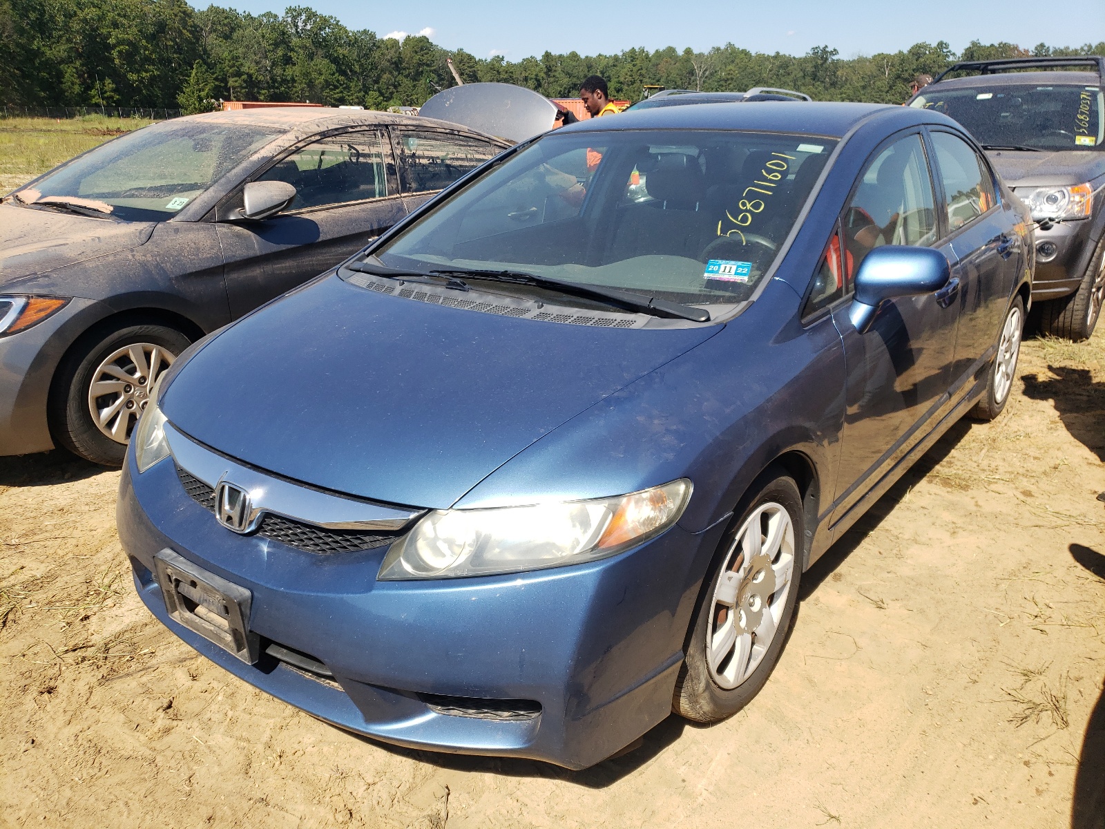 Photo 2 from auction – 2011 HONDA CIVIC LX with VIN 2HGFA1F55BH530027