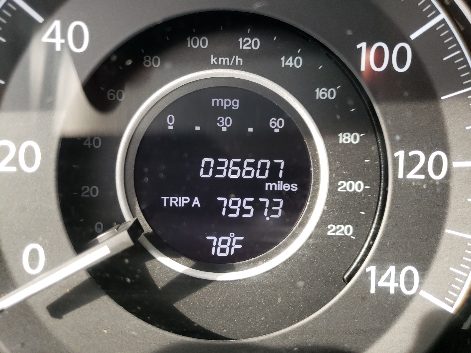 Photo 8 from auction – 2015 HONDA CR-V LX with VIN 2HKRM4H34FH696536