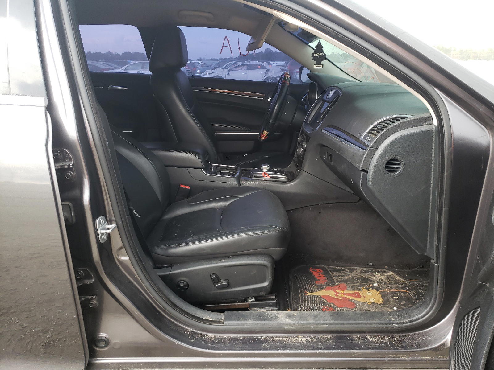 Photo 5 from auction – 2015 CHRYSLER 300 LIMITE with VIN 2C3CCAAG7FH755158