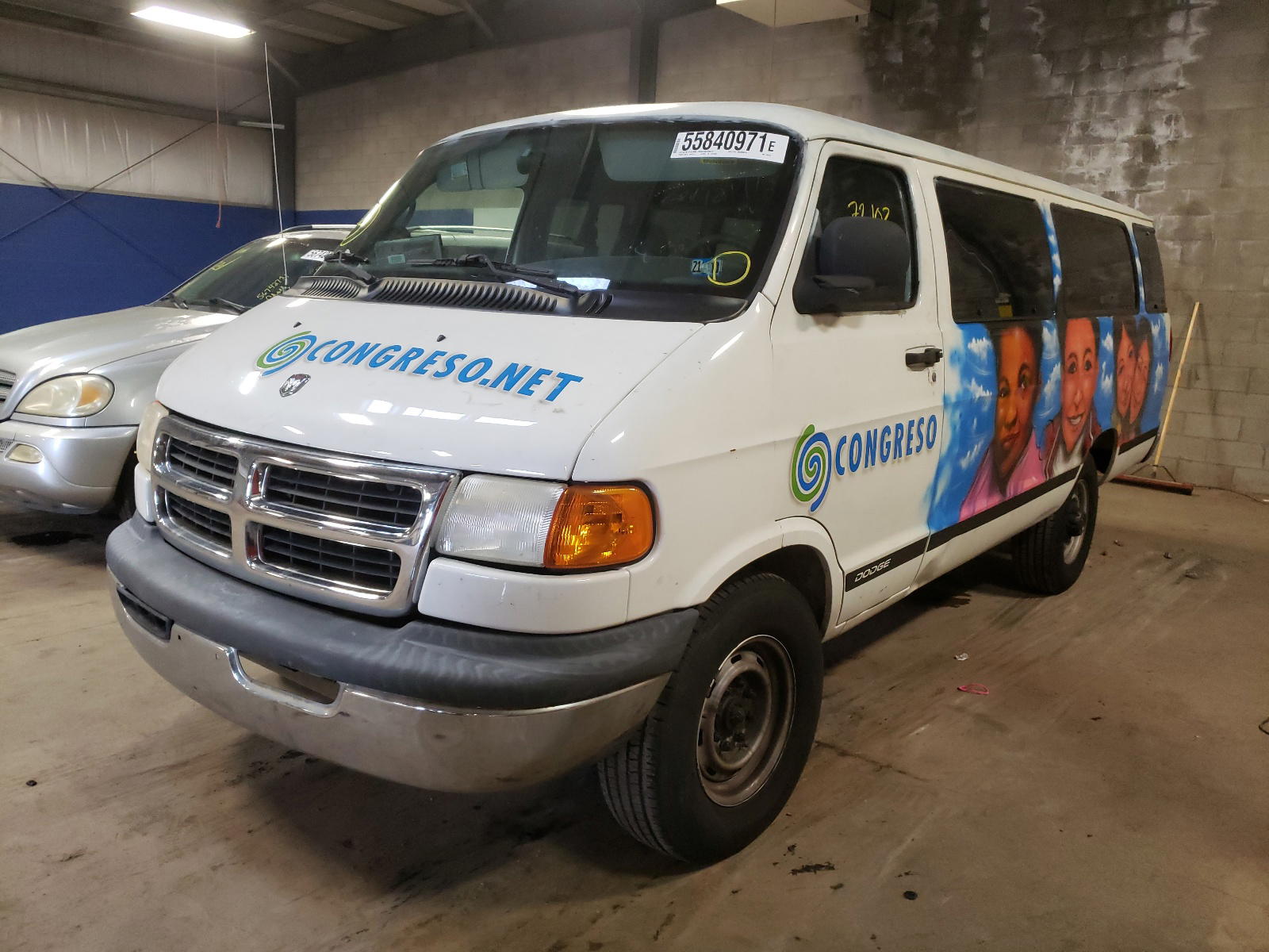 Photo 2 from auction – 2001 DODGE RAM WAGON with VIN 2B5WB35YX1K543725