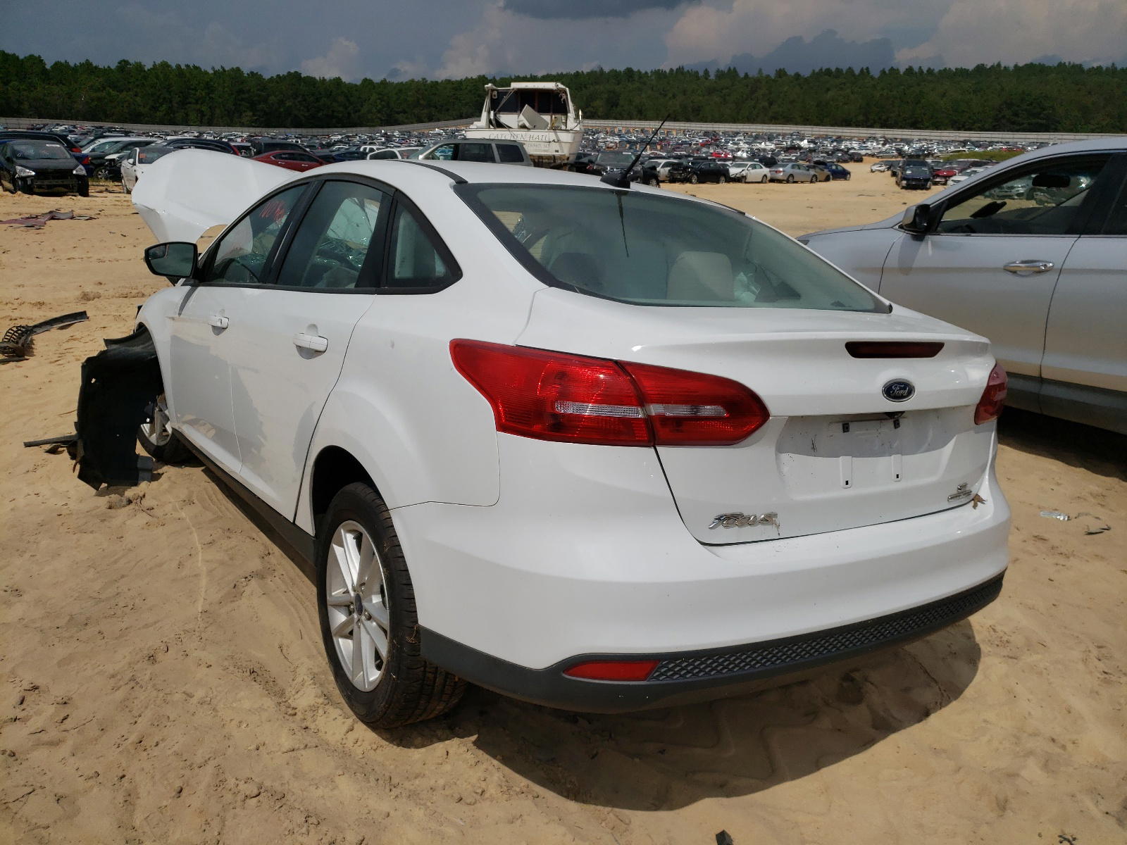 Photo 3 from auction – 2015 FORD FOCUS SE with VIN 1FADP3F28FL329629