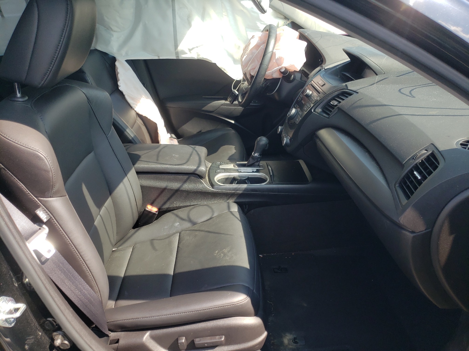 Photo 5 from auction – 2016 ACURA RDX with VIN 5J8TB4H3XGL030078