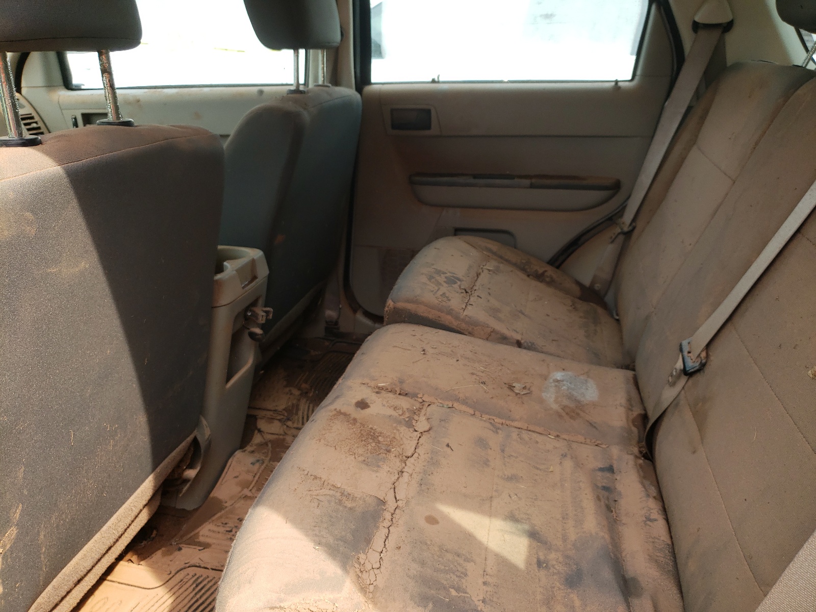 Photo 6 from auction – 2010 FORD ESCAPE XLS with VIN 1FMCU0C70AKC25109
