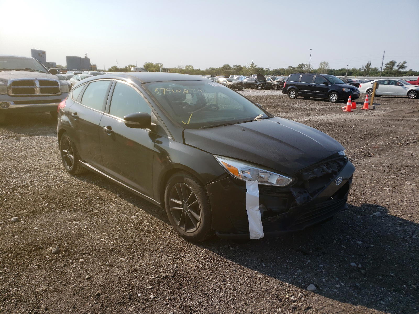 FORD FOCUS SE 2015 with VIN 1FADP3K28FL325392 - Photo from auction