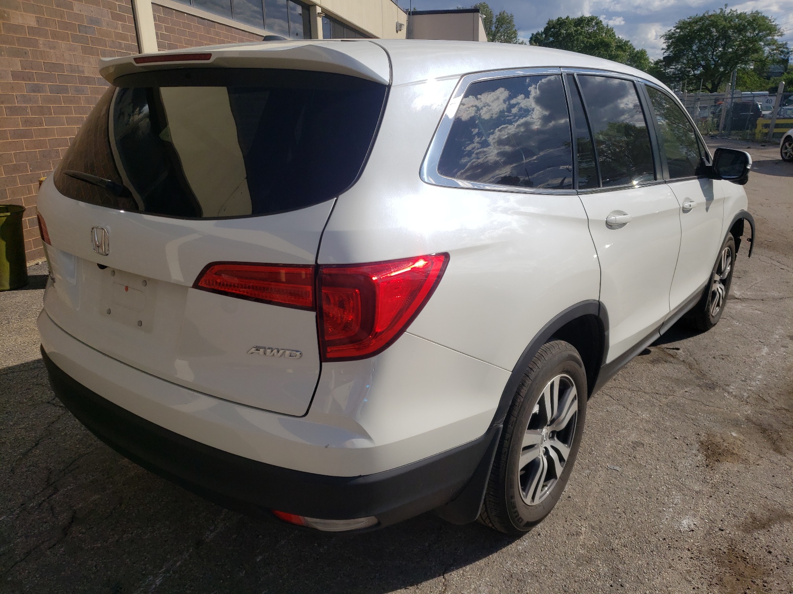 Photo 4 from auction – 2017 HONDA PILOT EXL with VIN 5FNYF6H53HB054779