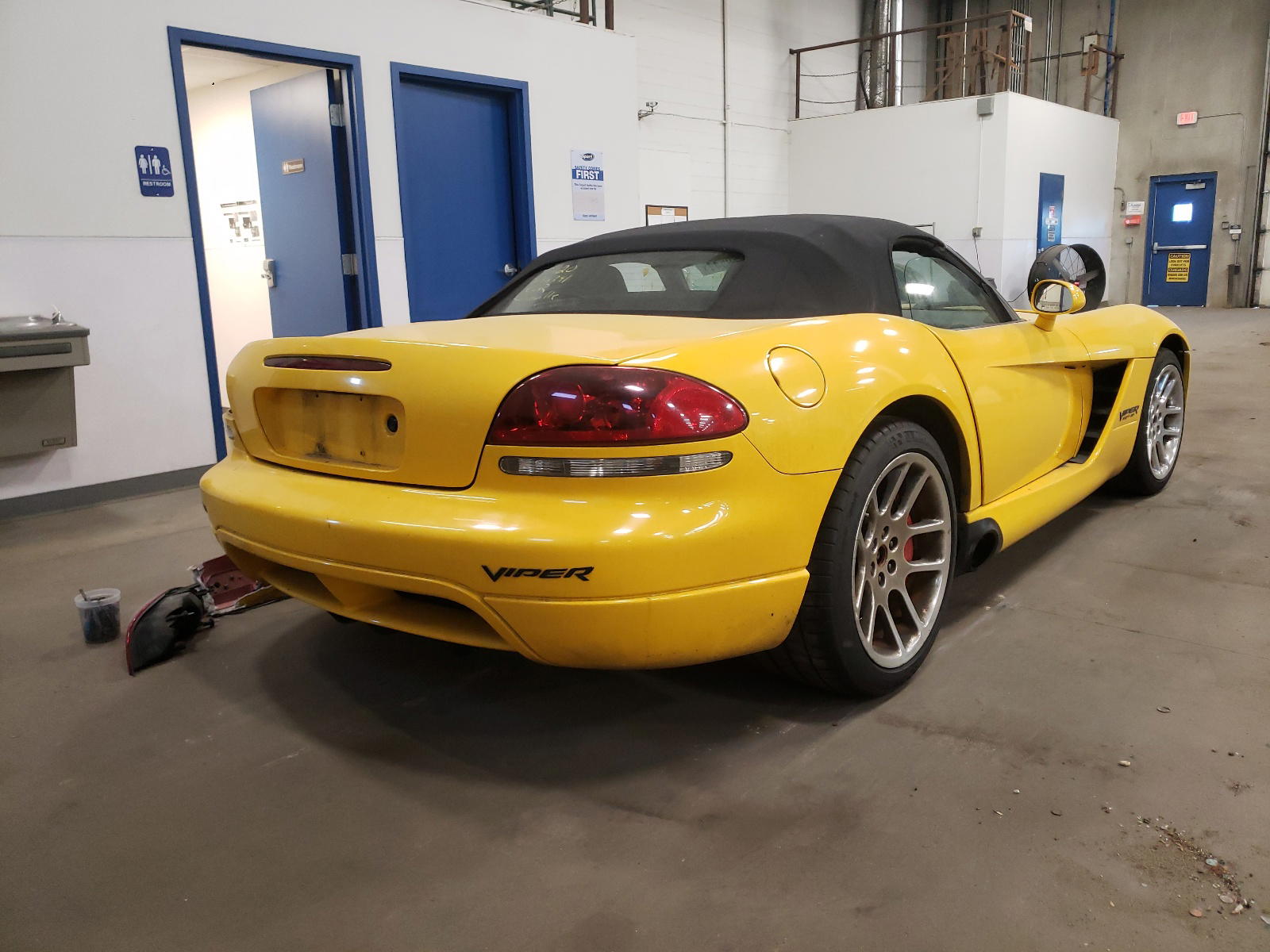 Photo 4 from auction – 2004 DODGE VIPER SRT- with VIN 1B3JZ65Z14V101644