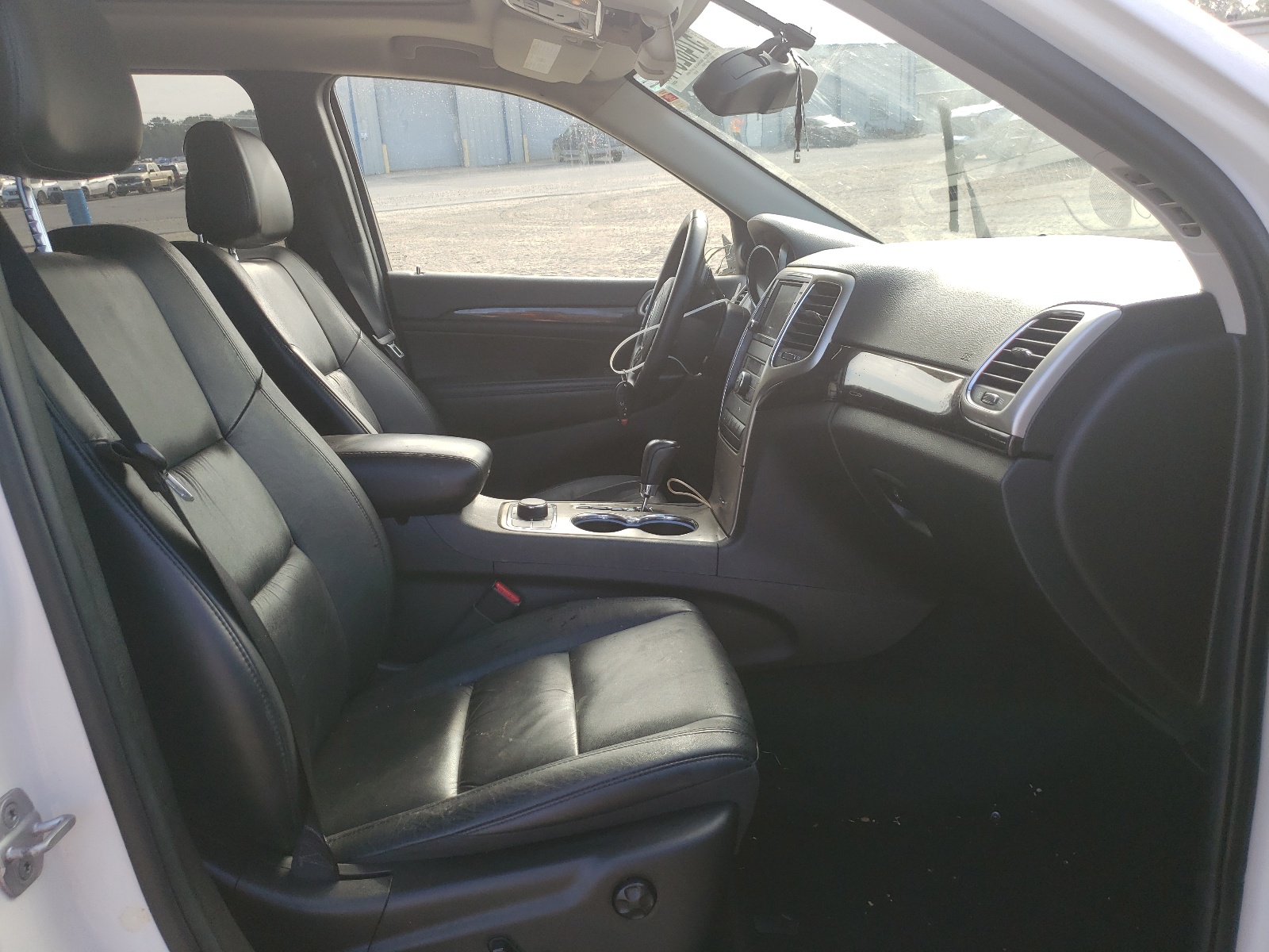 Photo 5 from auction – 2012 JEEP GRAND CHER with VIN 1C4RJFAT0CC335147