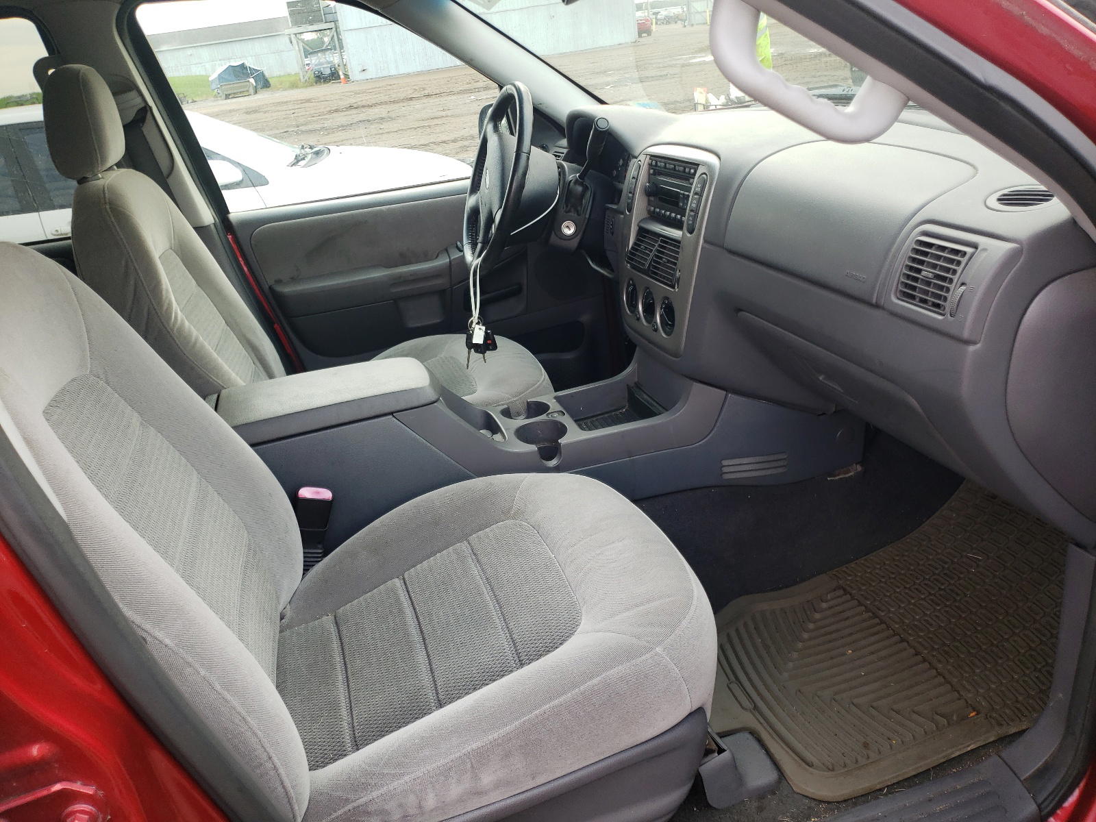 Photo 5 from auction – 2005 FORD EXPLORER X with VIN 1FMZU73K25UB55257