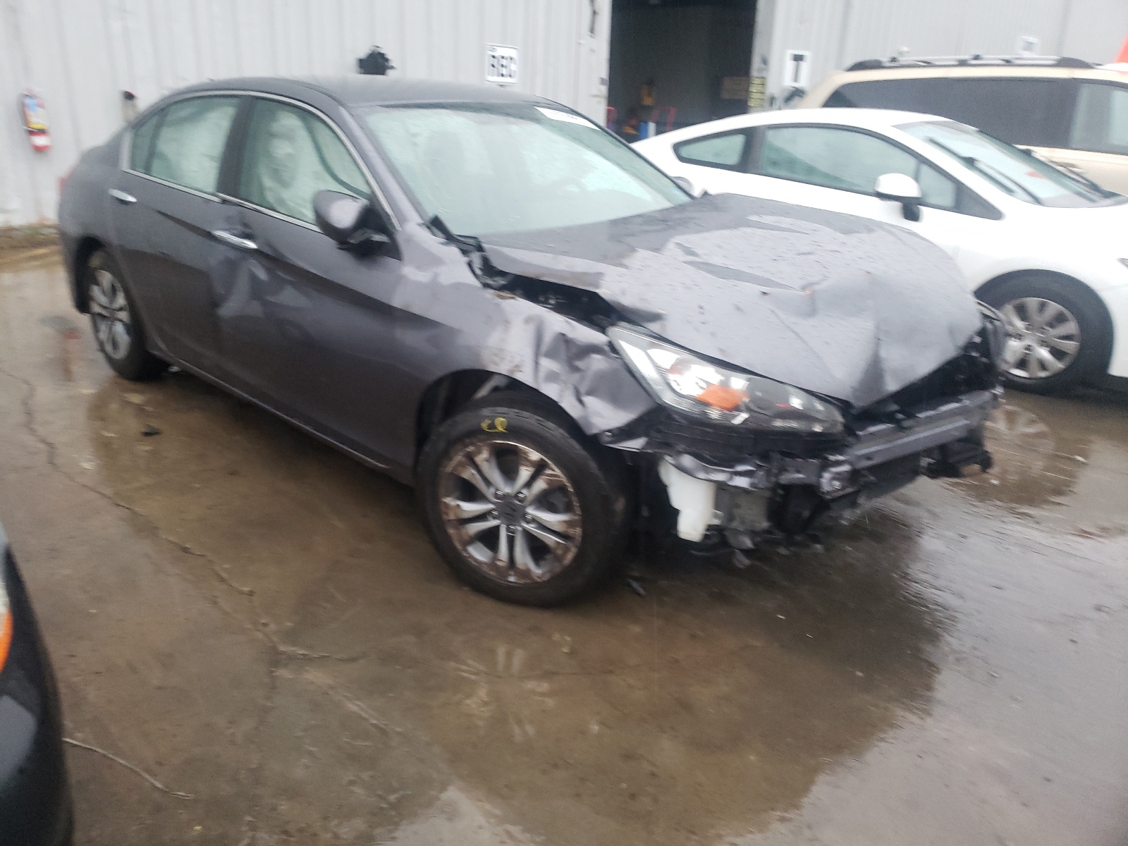 HONDA ACCORD 2015 with VIN 1HGCR2F38FA211368 - Photo from auction