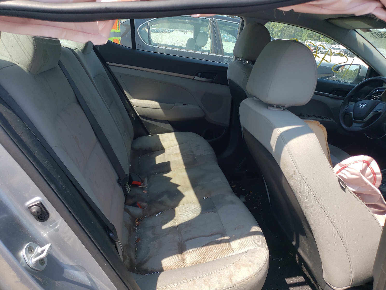 Photo 6 from auction – 2017 HYUNDAI ELANTRA SE with VIN 5NPD74LF6HH076535