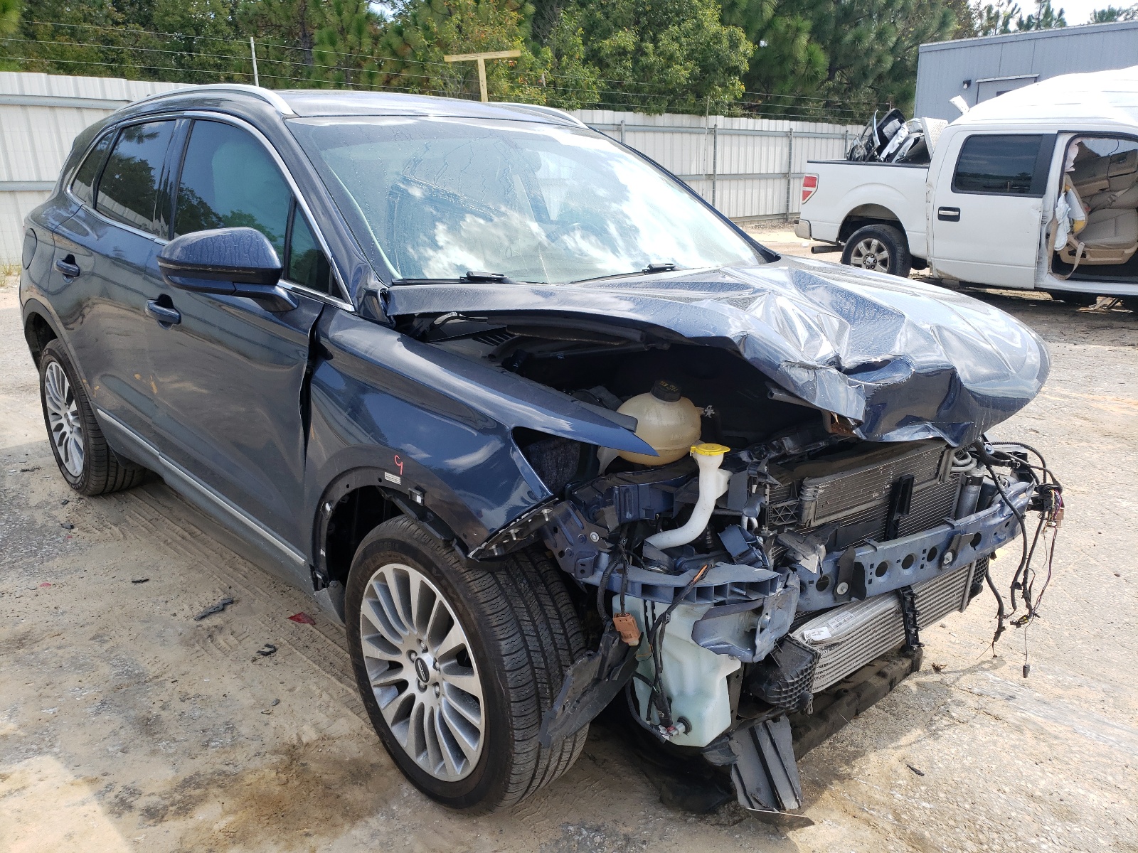 LINCOLN MKC RESERV 2017 with VIN 5LMCJ3D91HUL21417 - Photo from auction