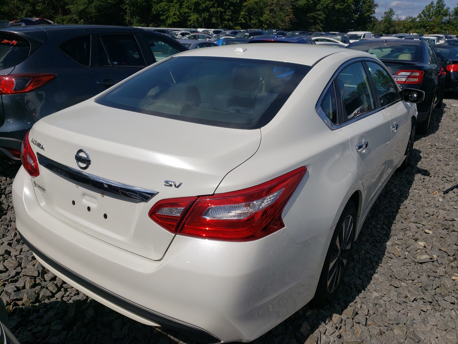 Photo 4 from auction – 2017 NISSAN ALTIMA 2.5 with VIN 1N4AL3AP3HC185718