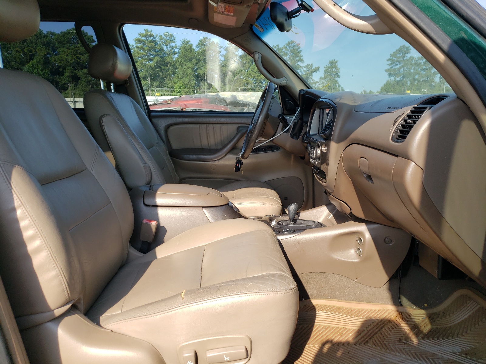 Photo 5 from auction – 2004 TOYOTA SEQUOIA LI with VIN 5TDBT48A44S224346