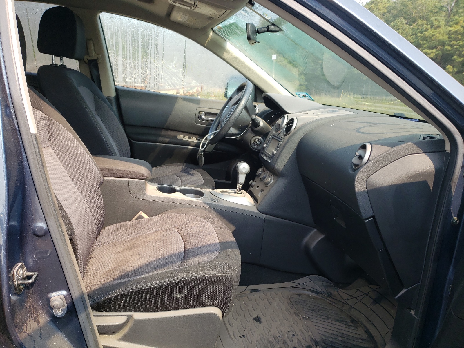 Photo 5 from auction – 2013 NISSAN ROGUE S with VIN JN8AS5MV3DW637585