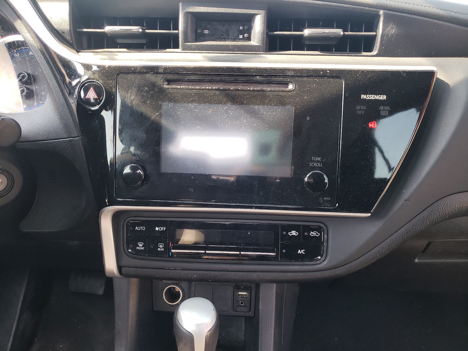 Photo 9 from auction – 2017 TOYOTA COROLLA L with VIN 2T1BURHE1HC773398
