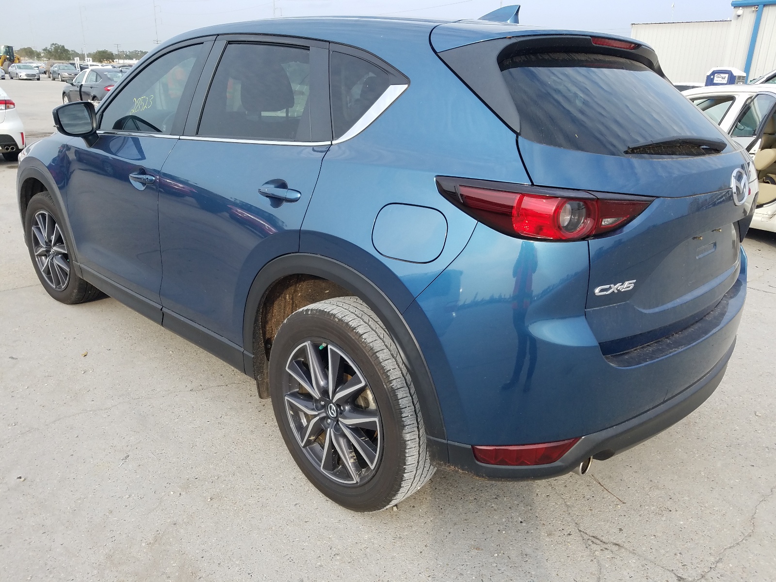 Photo 3 from auction – 2018 MAZDA CX-5 TOURI with VIN JM3KFACM5J1464853