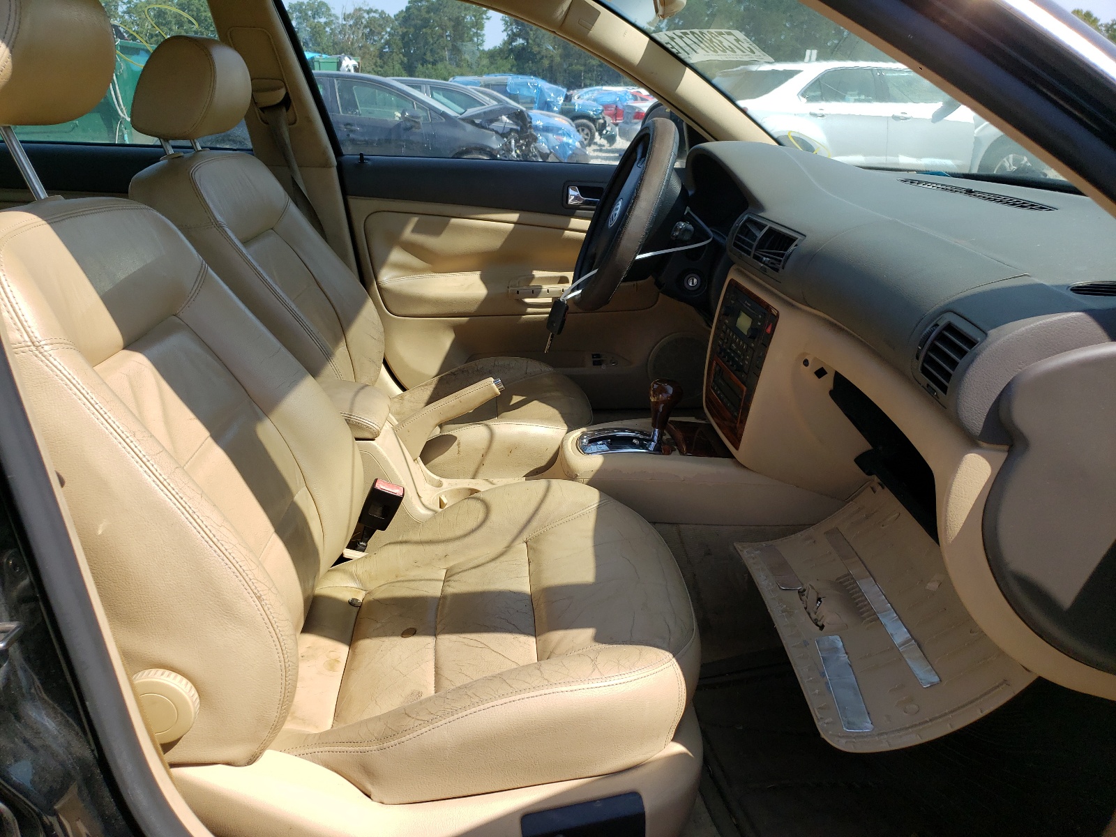 Photo 5 from auction – 2004 VOLKSWAGEN PASSAT GLX with VIN WVWTH63B74P251519