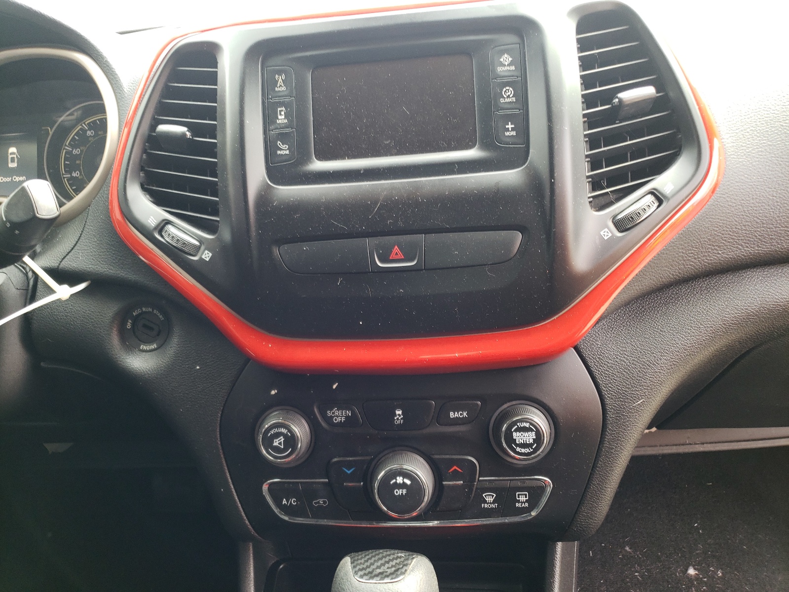 Photo 9 from auction – 2018 JEEP CHEROKEE L with VIN 1C4PJLCB1JD544348