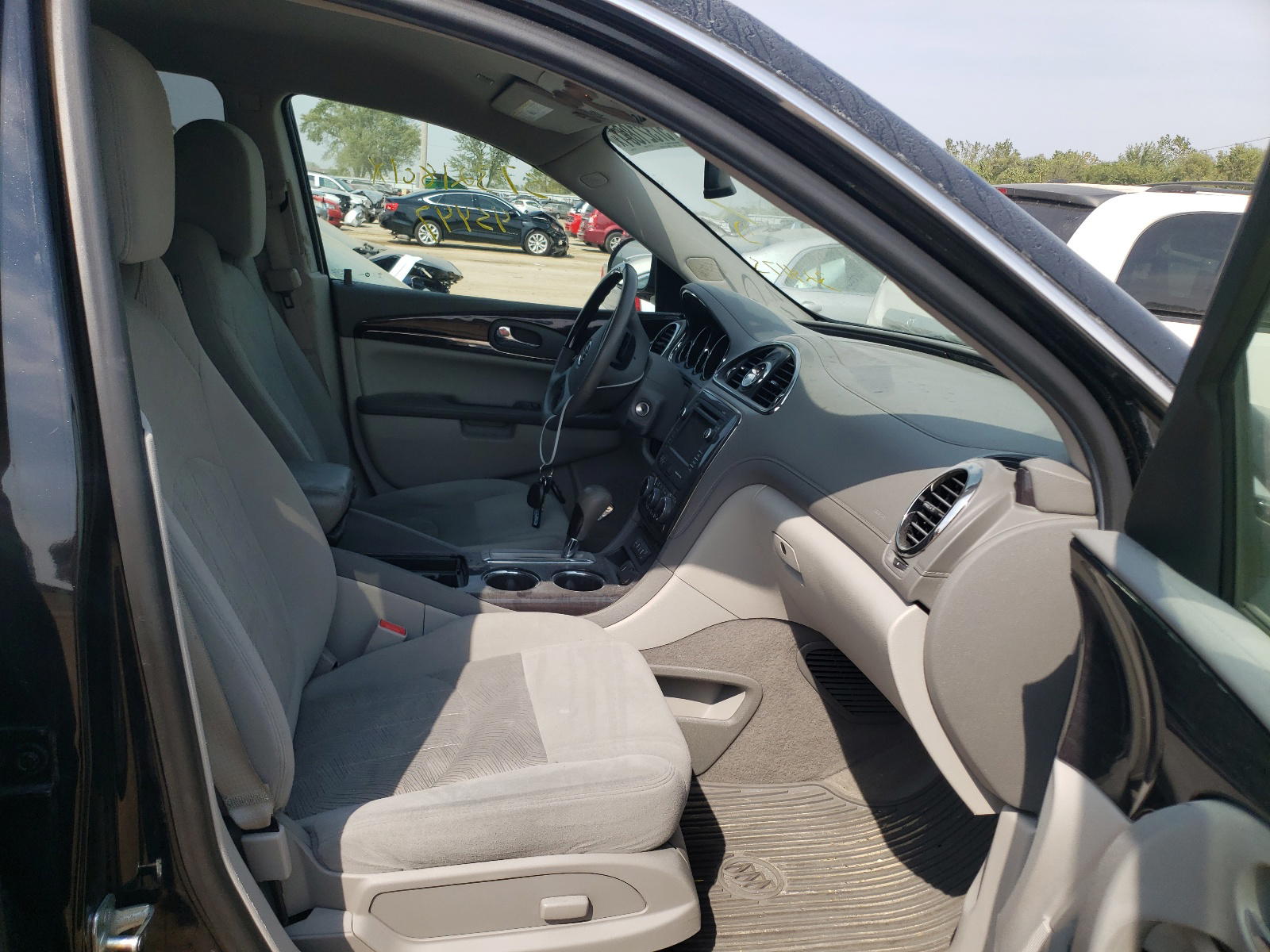 Photo 5 from auction – 2017 BUICK ENCLAVE with VIN 5GAKRAKD4HJ324175