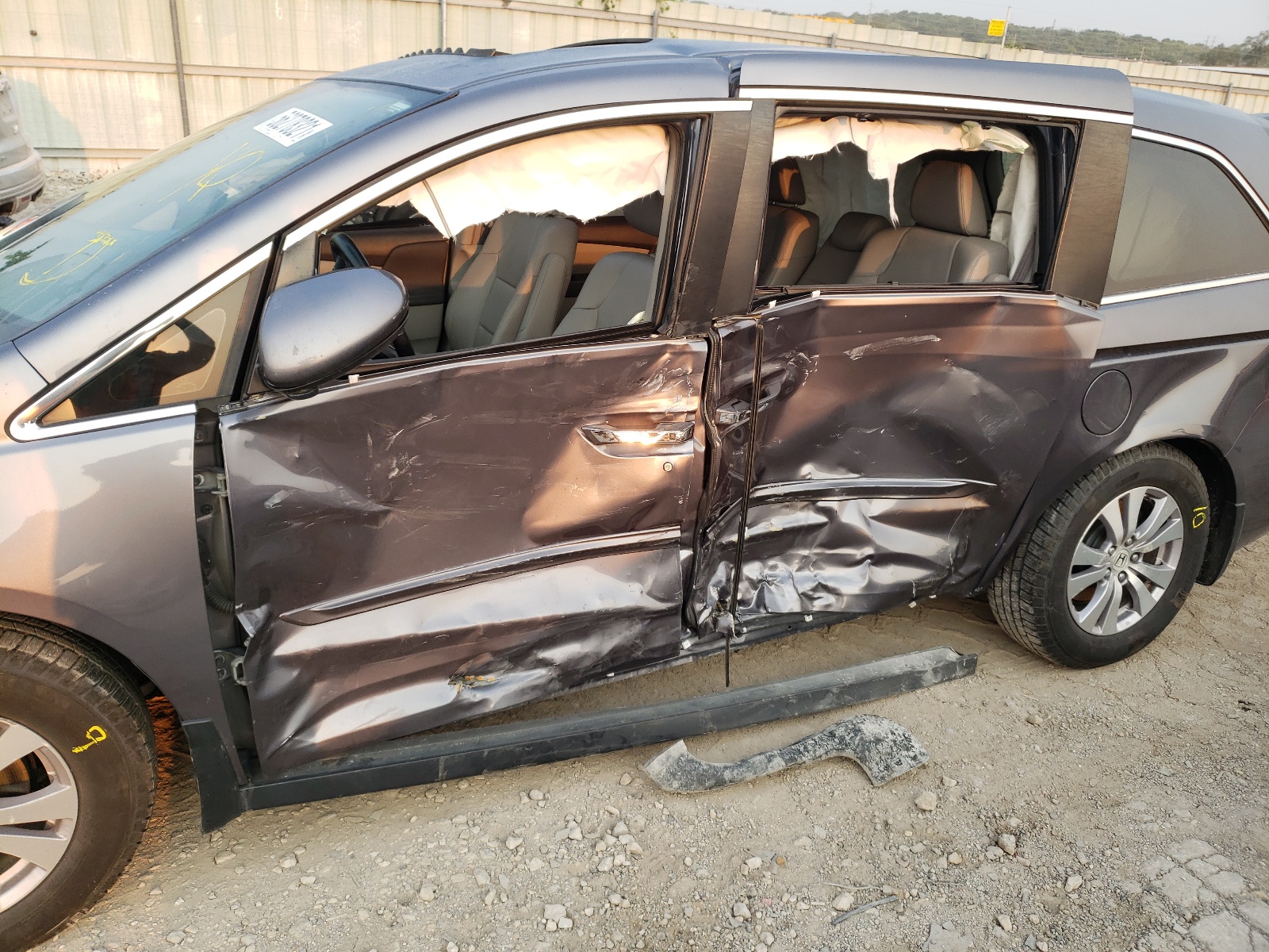 Photo 10 from auction – 2016 HONDA ODYSSEY EX with VIN 5FNRL5H68GB004409