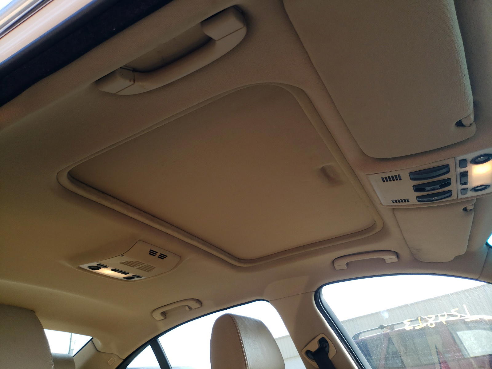 Photo 9 from auction – 2006 BMW 330 I with VIN WBAVB33536PS10260