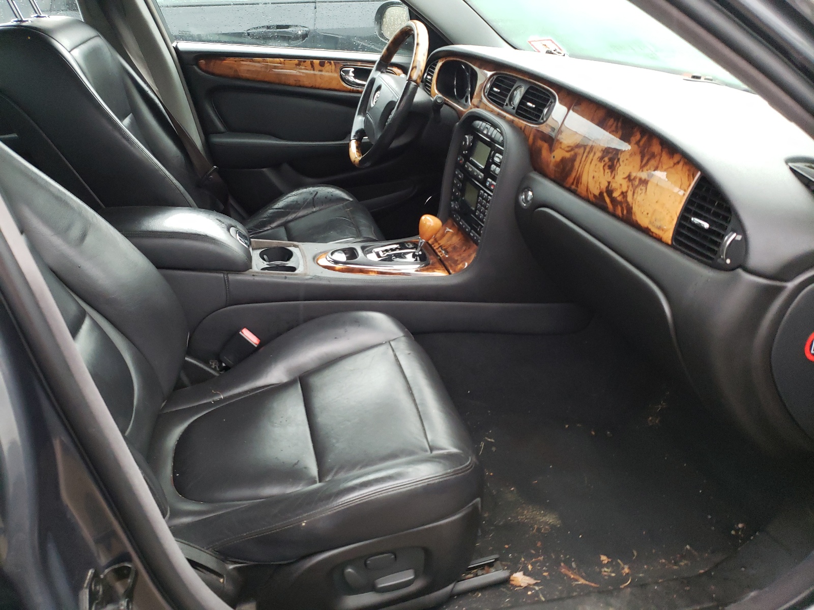 Photo 5 from auction – 2004 JAGUAR XJ8 with VIN SAJWA71C24SG16547