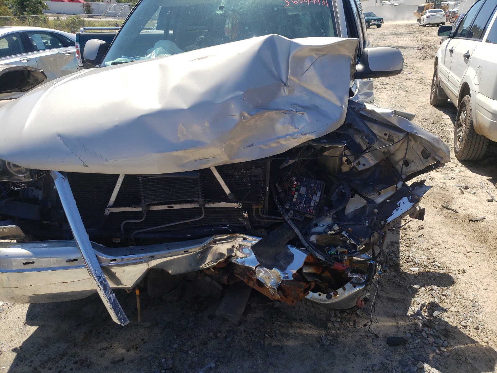 Photo 9 from auction – 2004 GMC YUKON with VIN 1GKEC13V84R162894