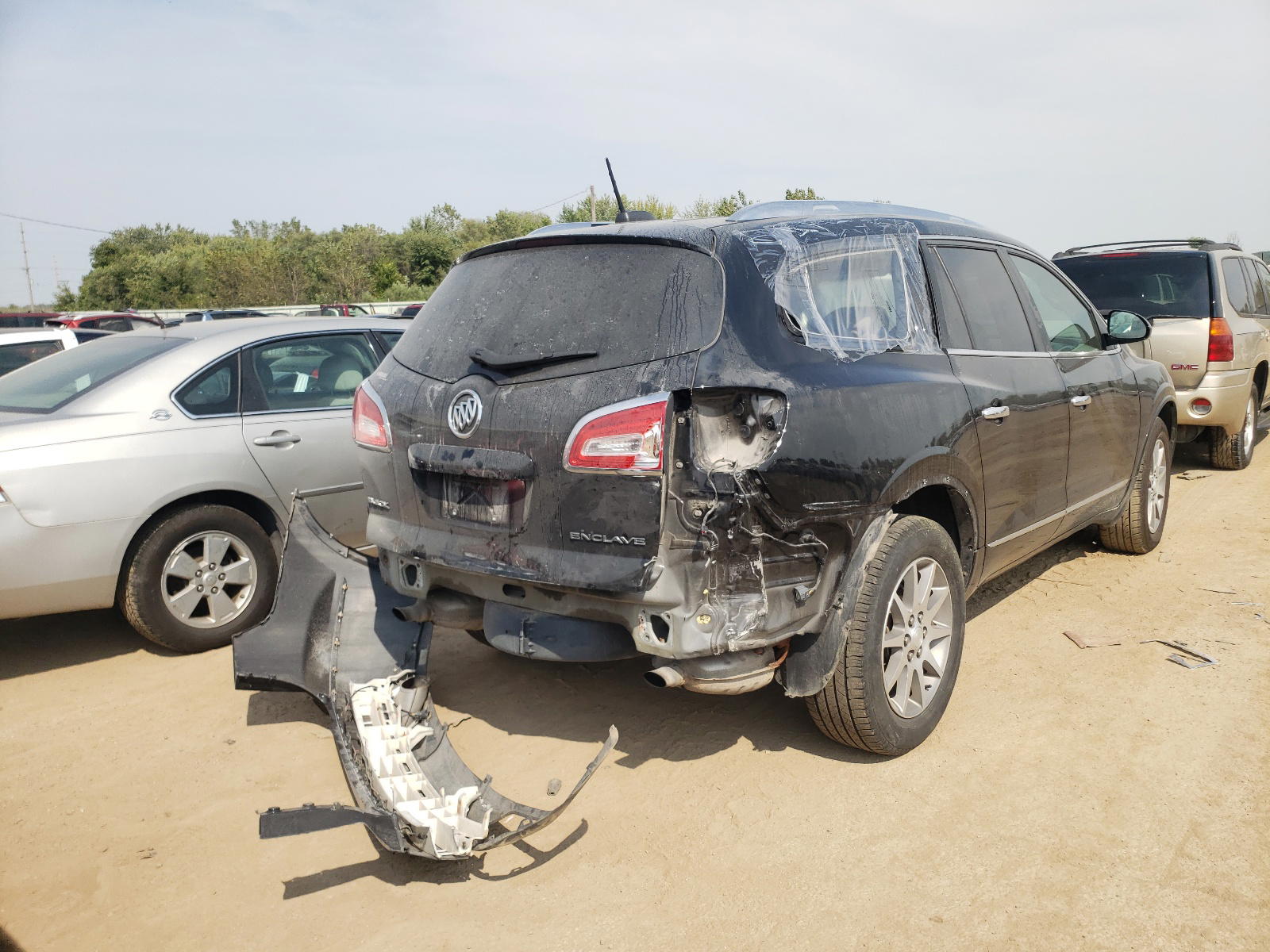 Photo 4 from auction – 2017 BUICK ENCLAVE with VIN 5GAKRAKD4HJ324175