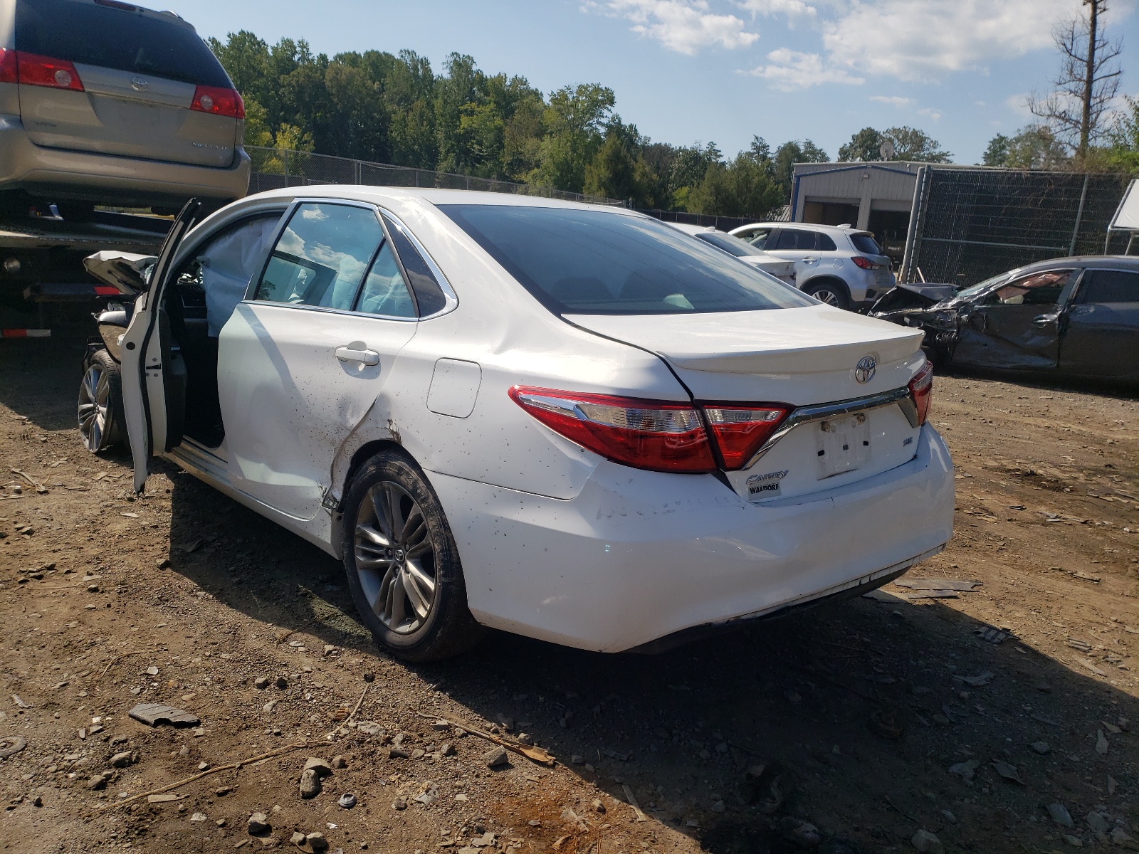 Photo 3 from auction – 2017 TOYOTA CAMRY LE with VIN 4T1BF1FK0HU370449