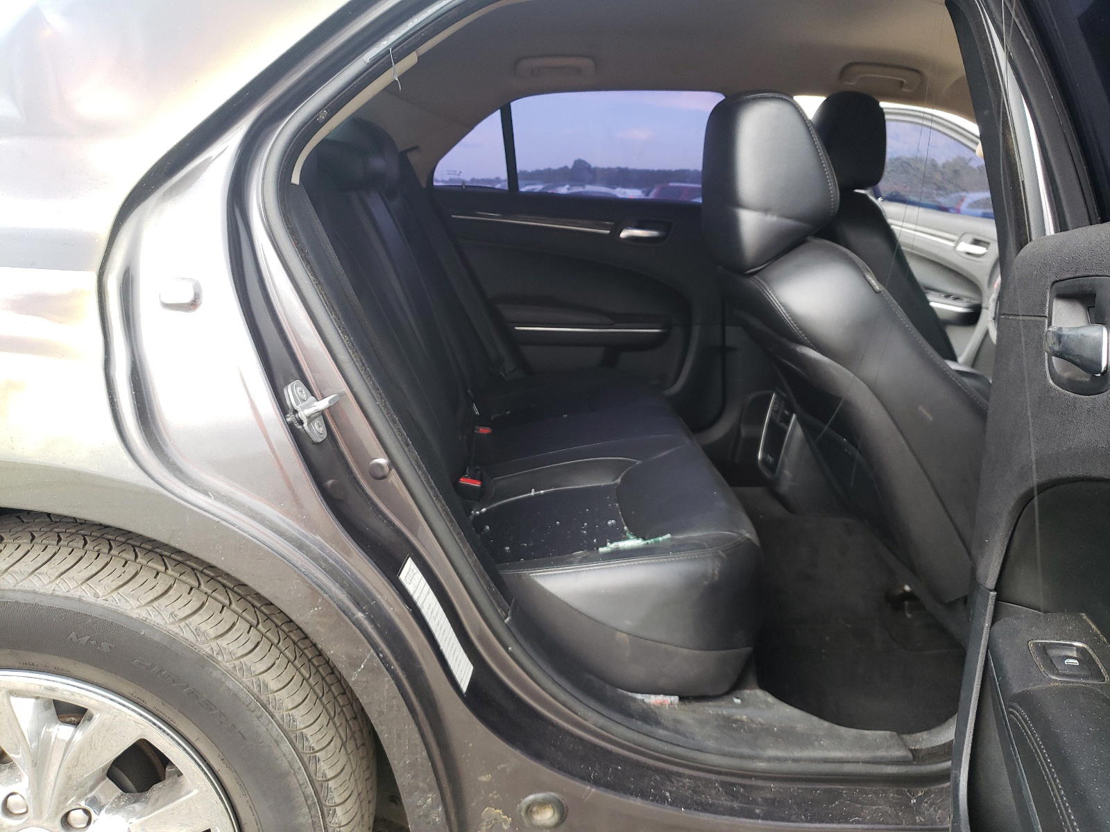 Photo 6 from auction – 2015 CHRYSLER 300 LIMITE with VIN 2C3CCAAG7FH755158