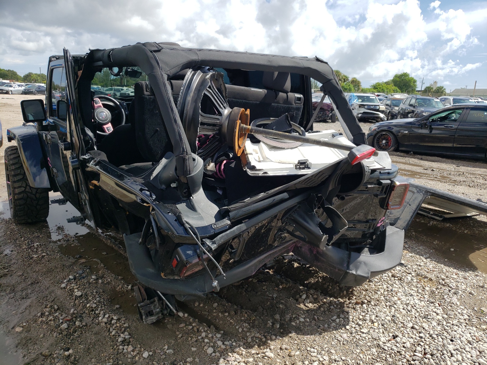 Photo 9 from auction – 2017 JEEP WRANGLER U with VIN 1C4BJWDG4HL693407