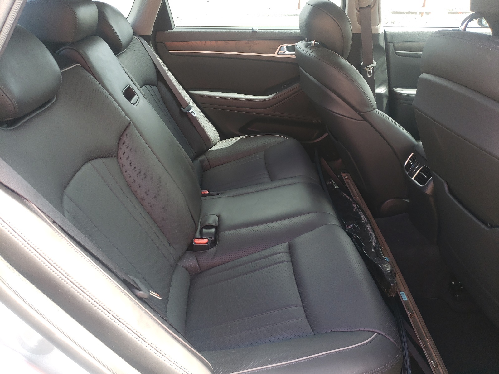 Photo 6 from auction – 2016 HYUNDAI GENESIS 3. with VIN KMHGN4JE8GU125828