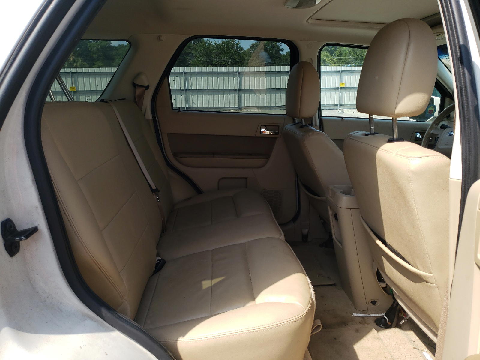 Photo 6 from auction – 2010 FORD ESCAPE LIM with VIN 1FMCU0EG5AKD42617