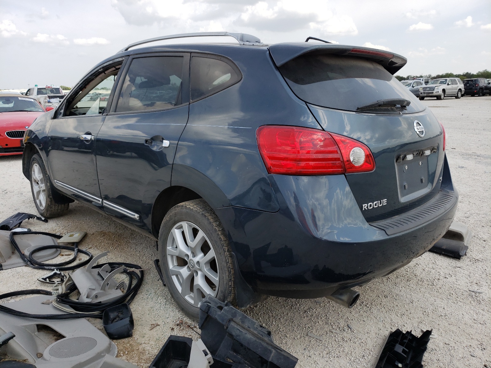 Photo 3 from auction – 2013 NISSAN ROGUE S with VIN JN8AS5MT5DW505166