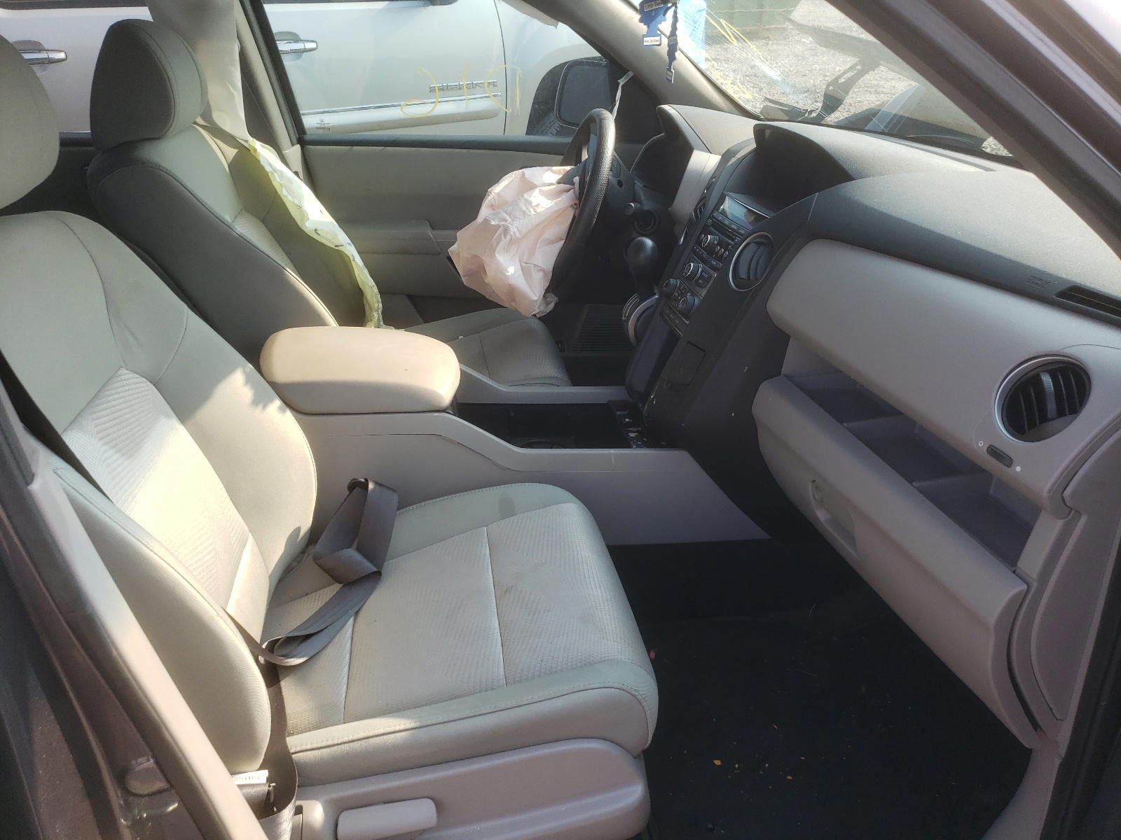 Photo 5 from auction – 2014 HONDA PILOT LX with VIN 5FNYF3H27EB023082