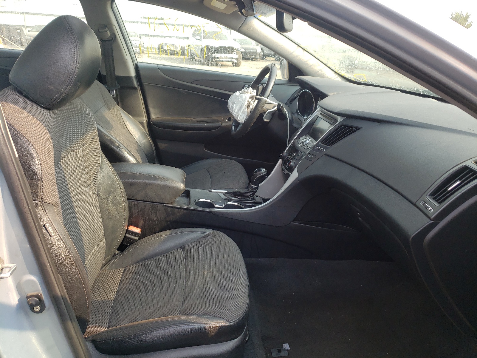 Photo 5 from auction – 2011 HYUNDAI SONATA SE with VIN 5NPEC4AC6BH142078