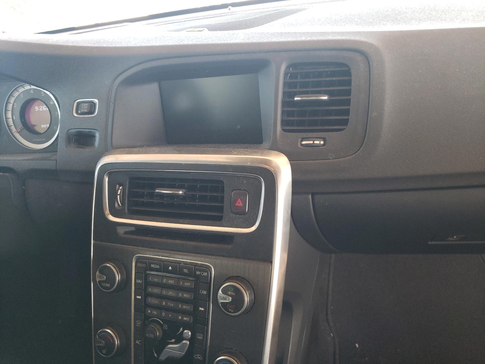 Photo 9 from auction – 2011 VOLVO S60 T6 with VIN YV1902FH2B2003399