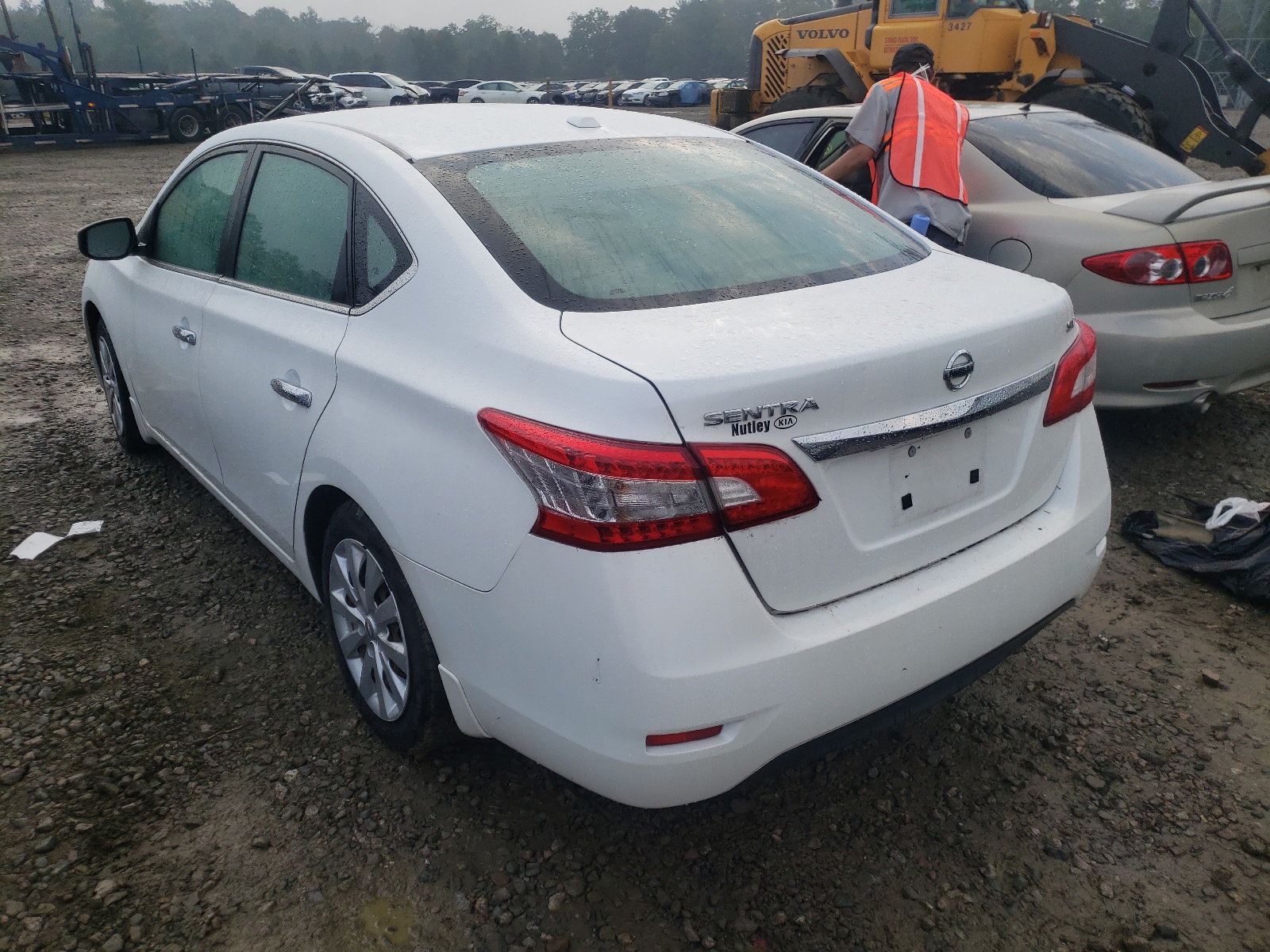 Photo 3 from auction – 2015 NISSAN SENTRA S with VIN 3N1AB7AP0FY253243