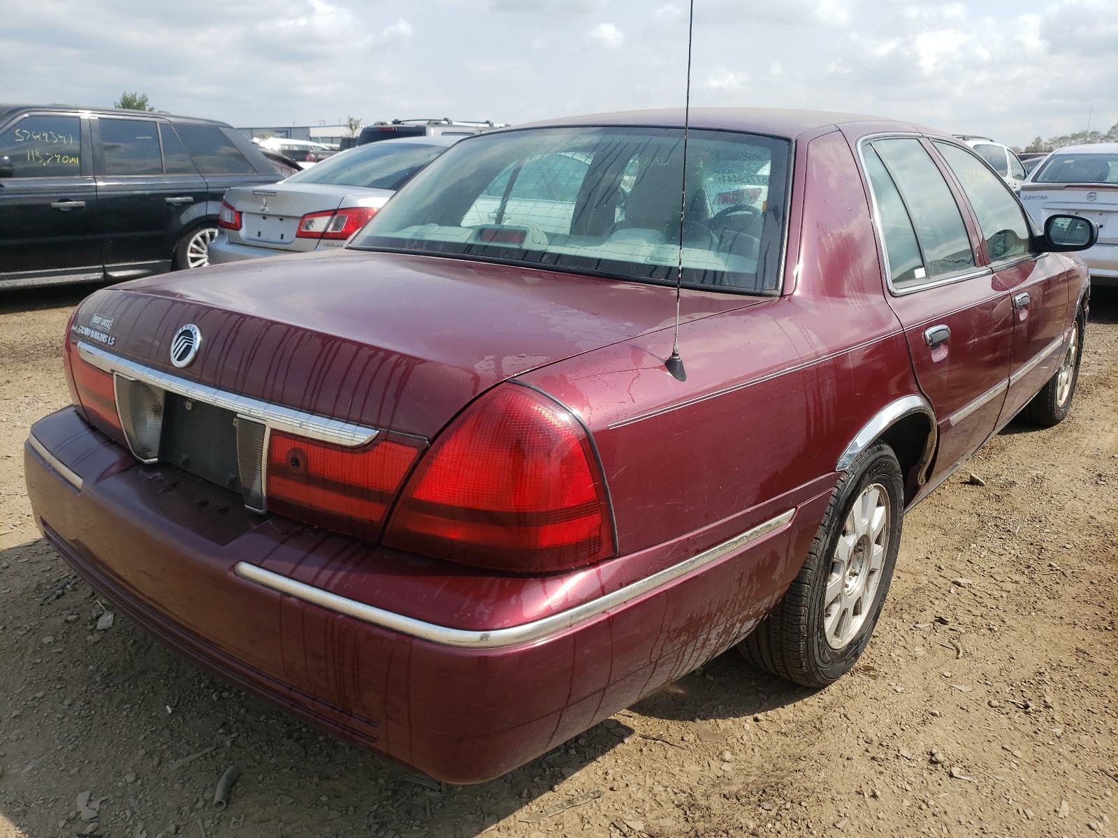 Photo 4 from auction – 2005 MERCURY GRAND MARQ with VIN 2MEFM75W35X609398