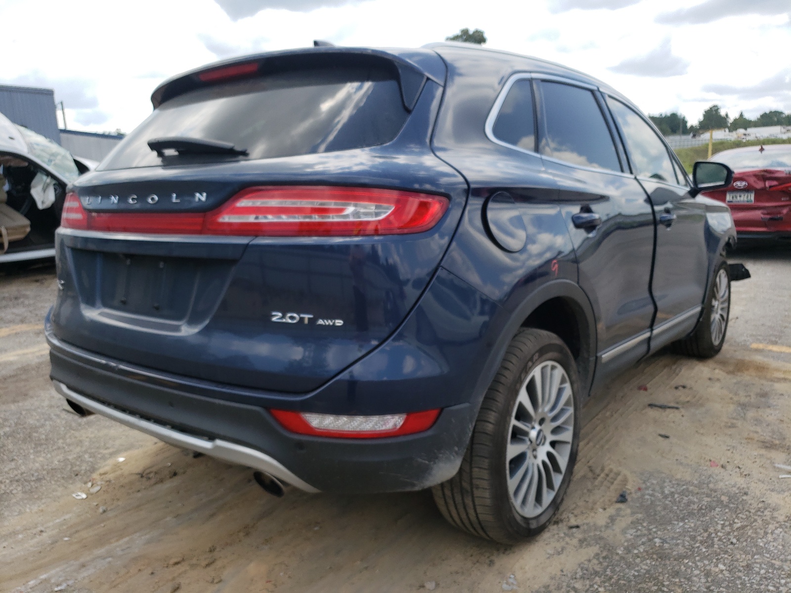 Photo 4 from auction – 2017 LINCOLN MKC RESERV with VIN 5LMCJ3D91HUL21417