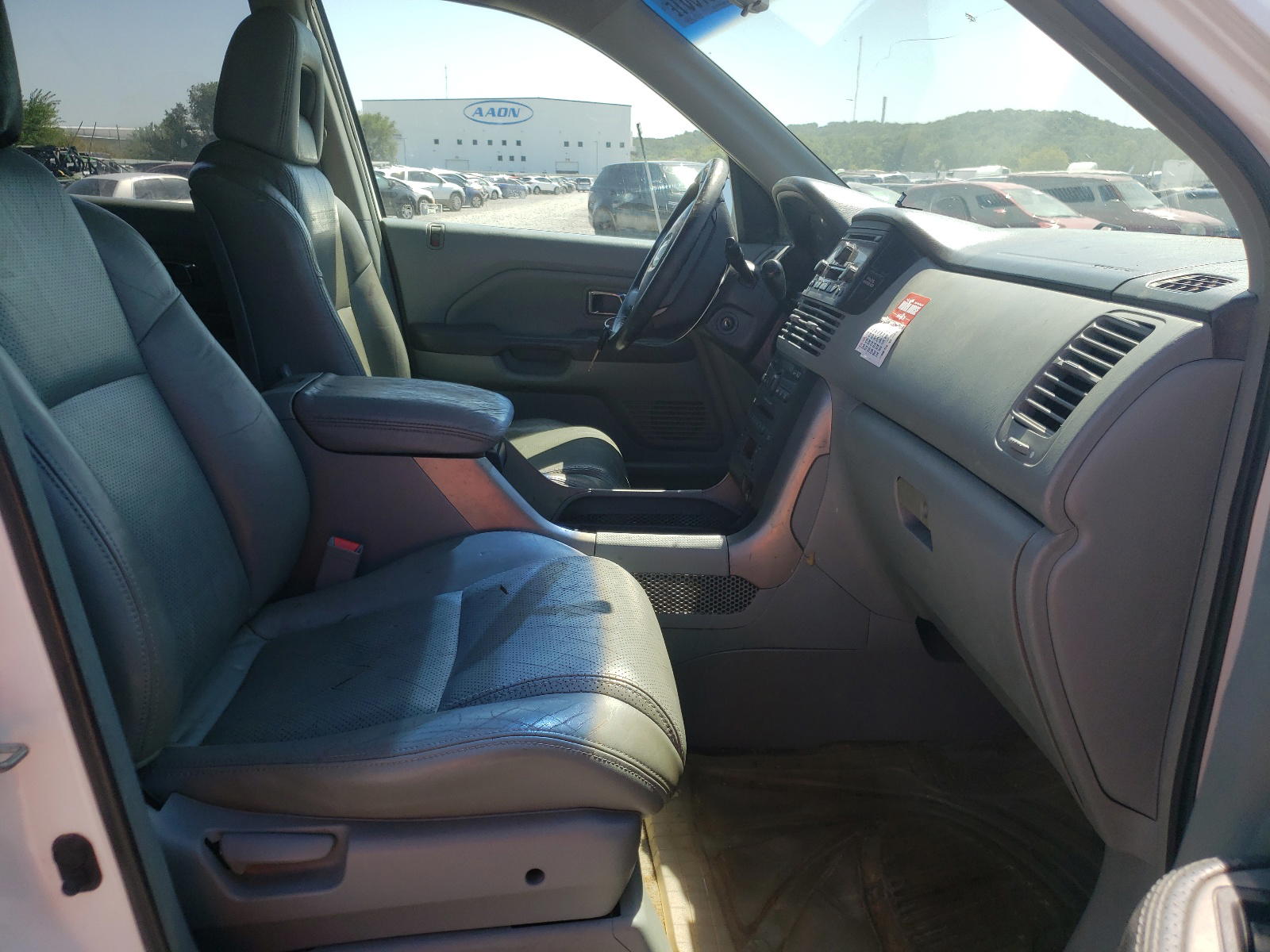 Photo 5 from auction – 2005 HONDA PILOT EXL with VIN 5FNYF18555B031986