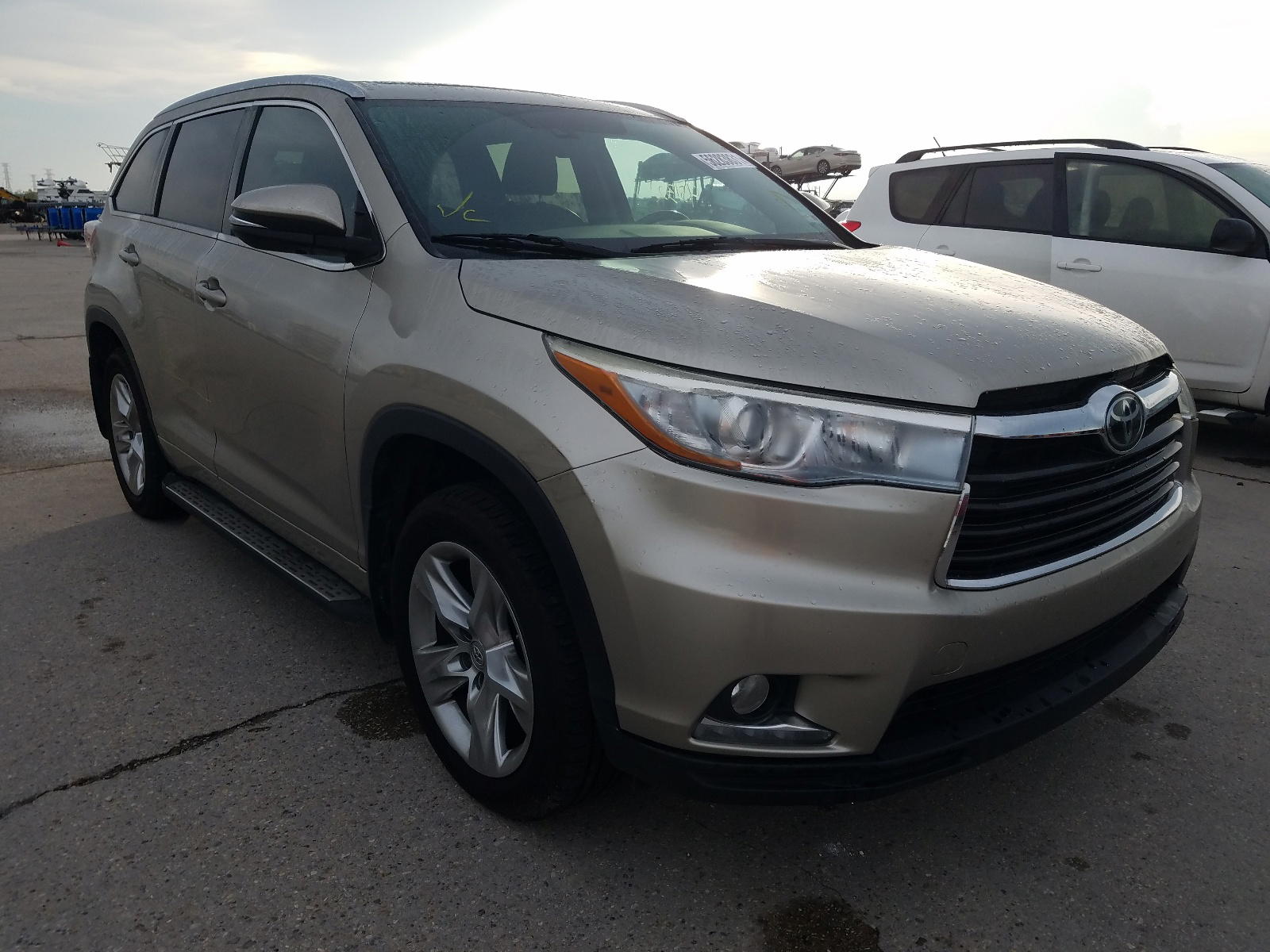 TOYOTA HIGHLANDER 2015 with VIN 5TDYKRFH5FS096406 - Photo from auction