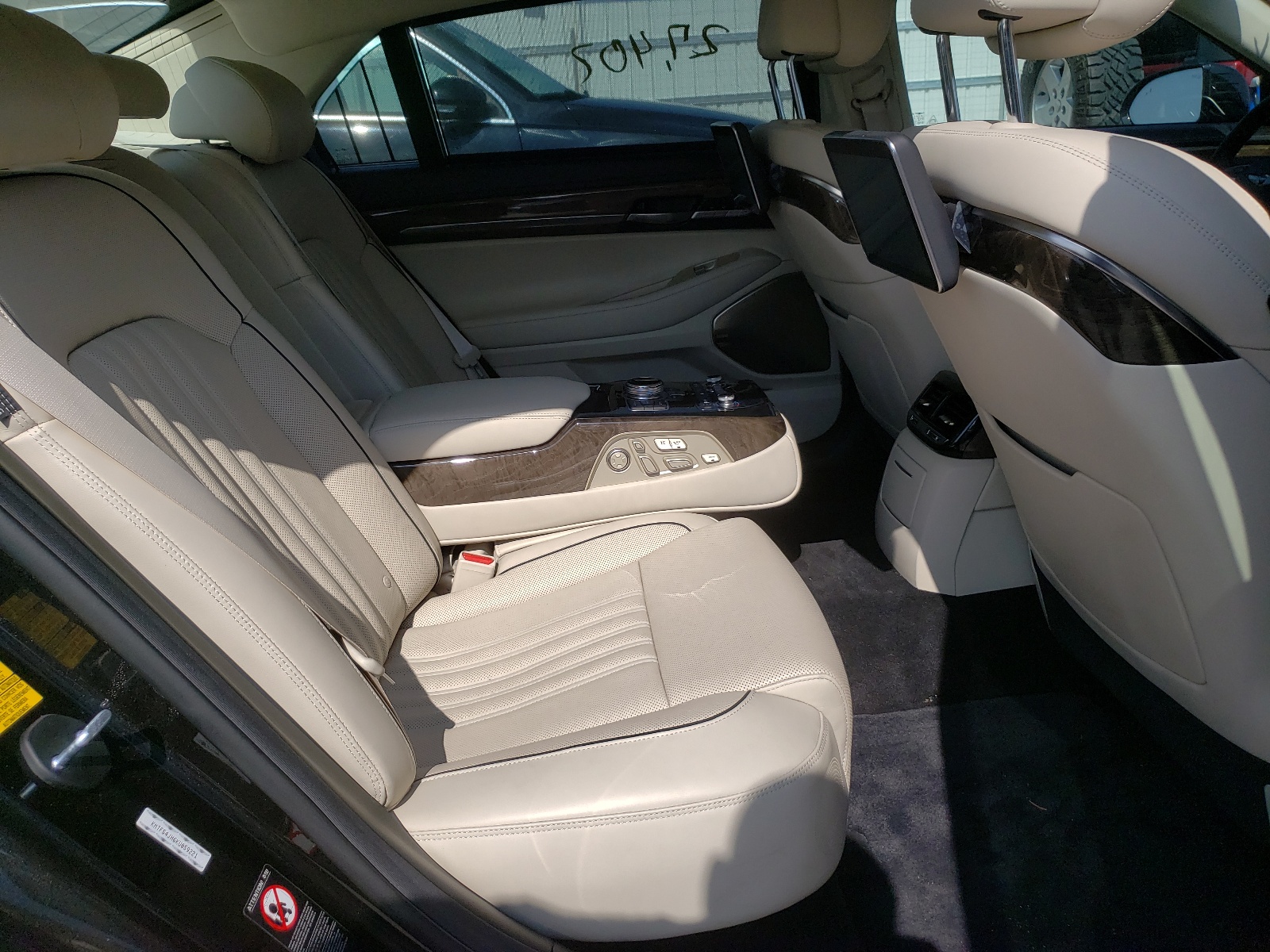 Photo 6 from auction – 2019 GENESIS G90 ULTIMA with VIN KMTF54JH6KU059221