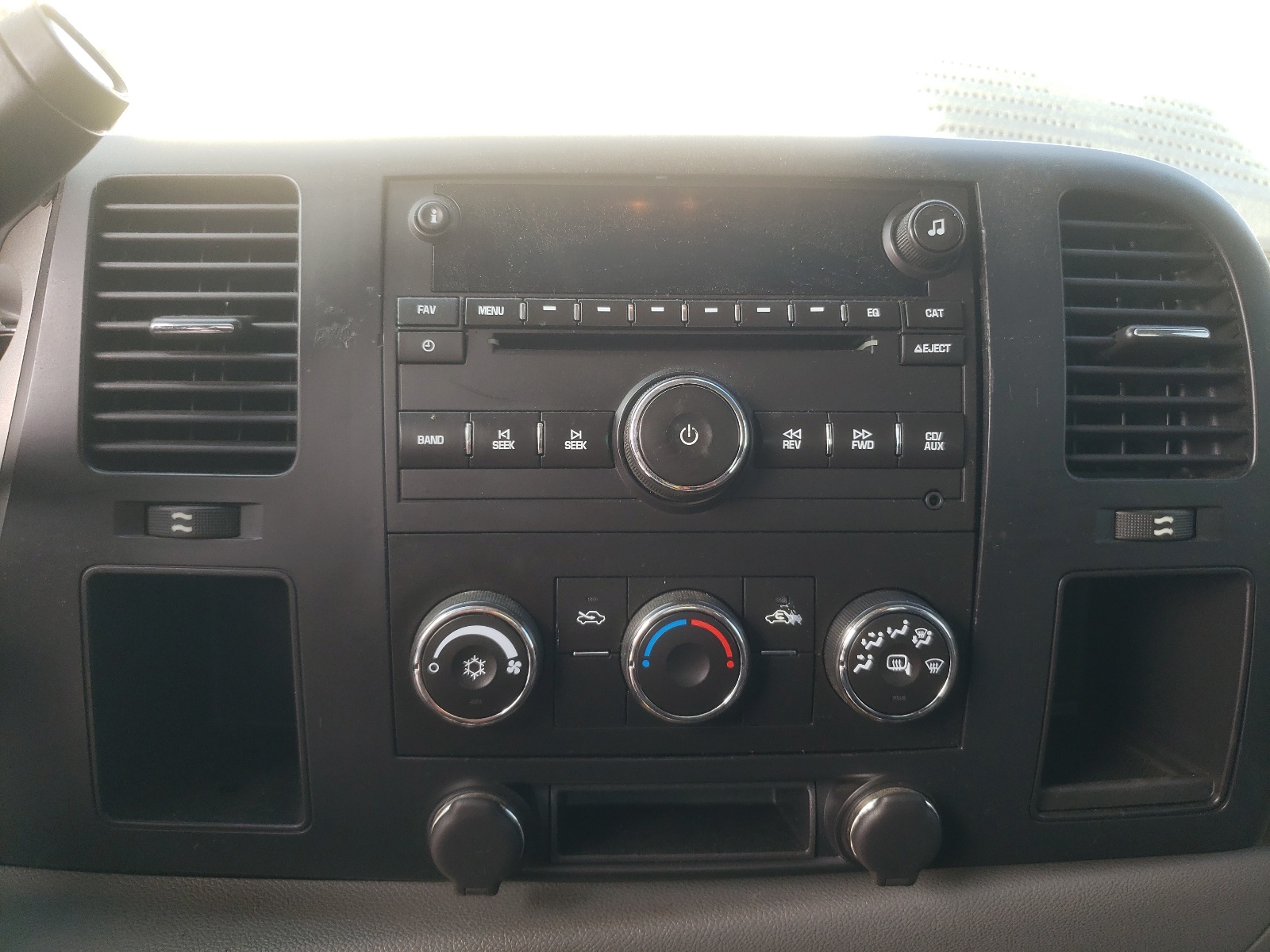 Photo 9 from auction – 2008 CHEVROLET SILVERADO with VIN 1GCHK29KX8E147762