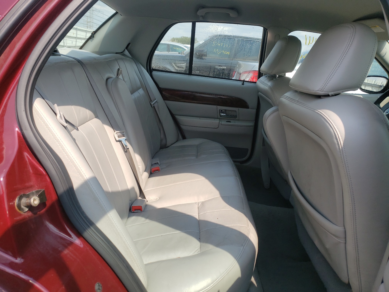 Photo 6 from auction – 2005 MERCURY GRAND MARQ with VIN 2MEFM75W35X609398