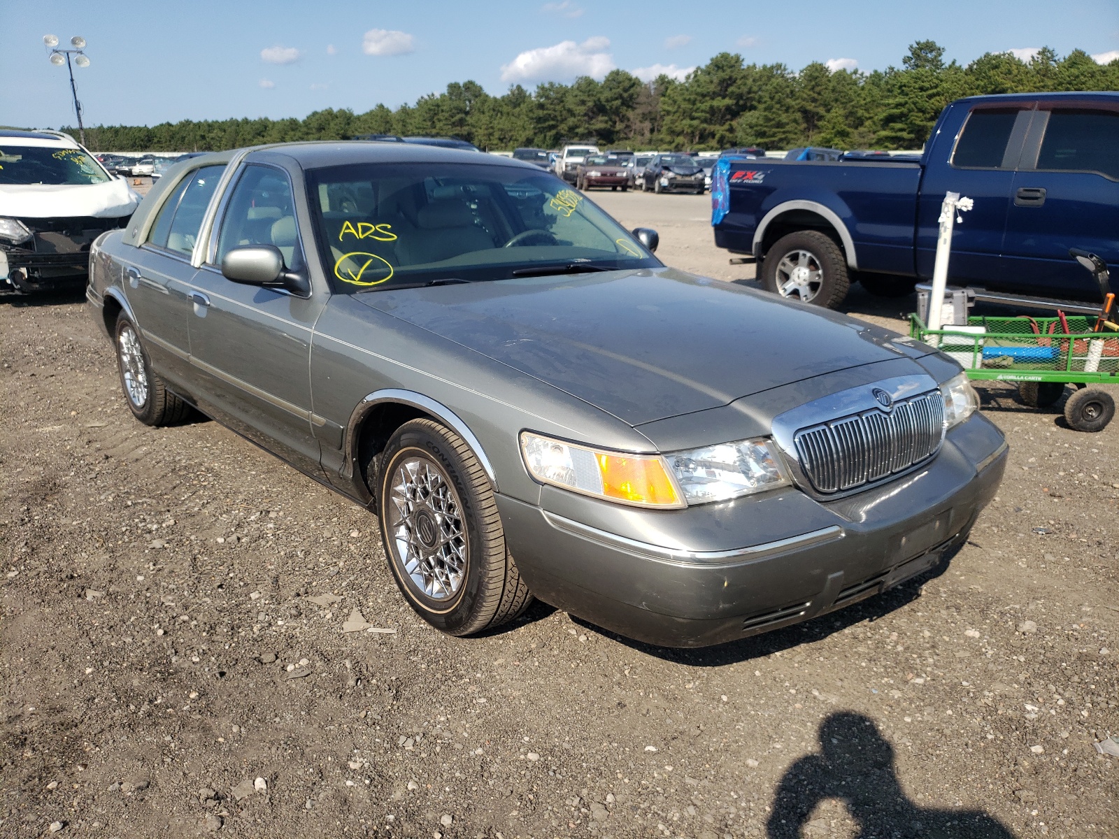 Photo 1 from auction – 2000 MERCURY GRAND MARQ with VIN 2MEFM74W1YX689841