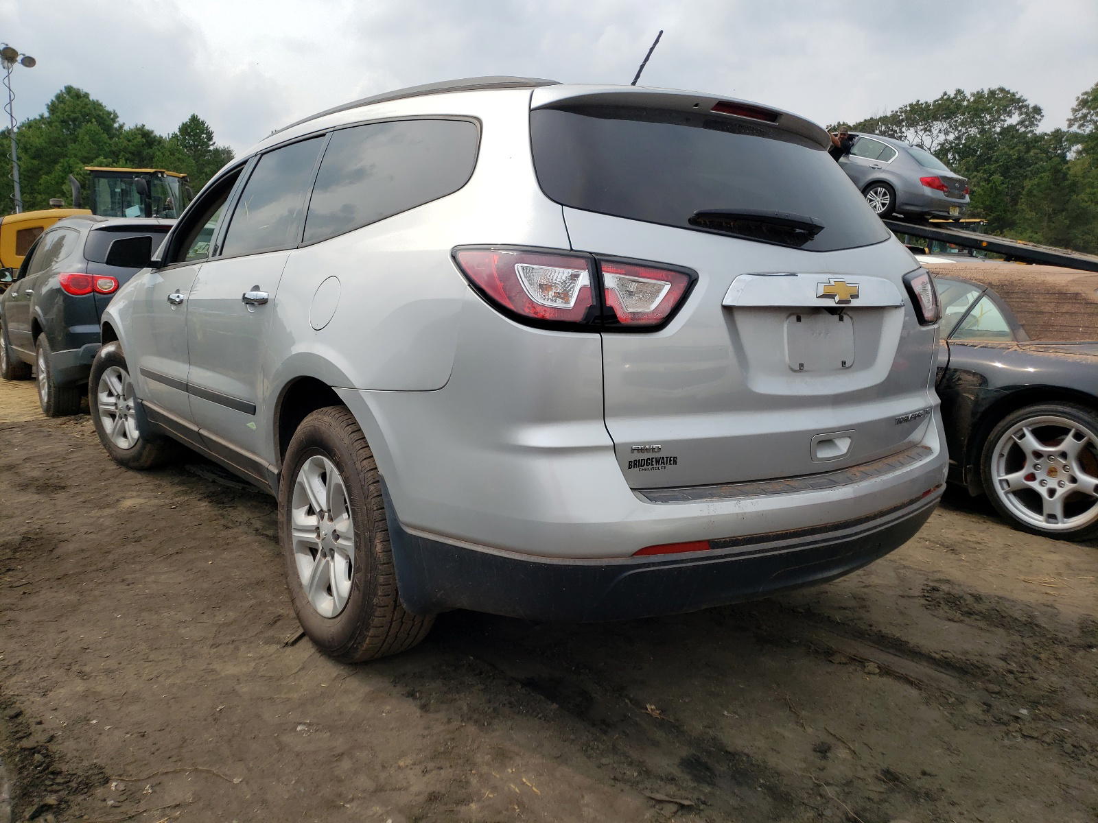 Photo 3 from auction – 2015 CHEVROLET TRAVERSE L with VIN 1GNKVFKD3FJ320520