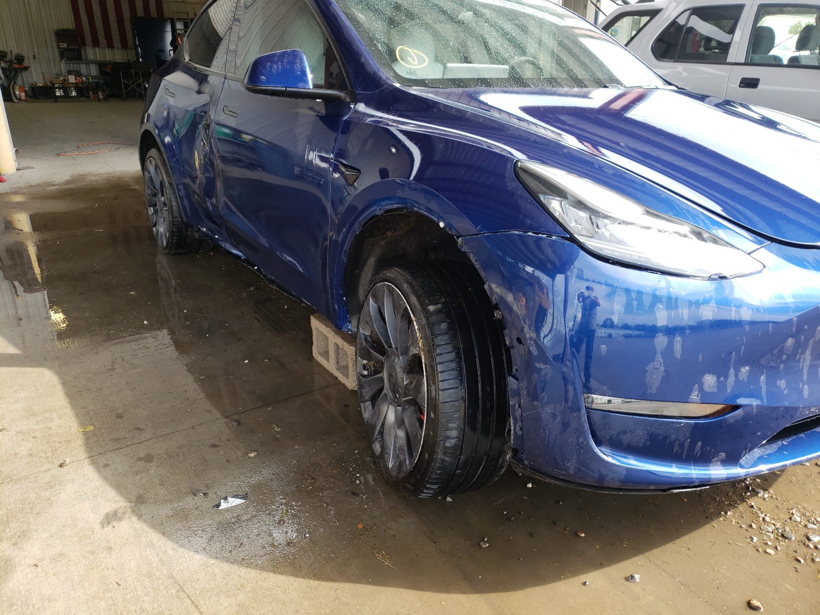 Photo 9 from auction – 2020 TESLA MODEL Y with VIN 5YJYGDEF5LF022942