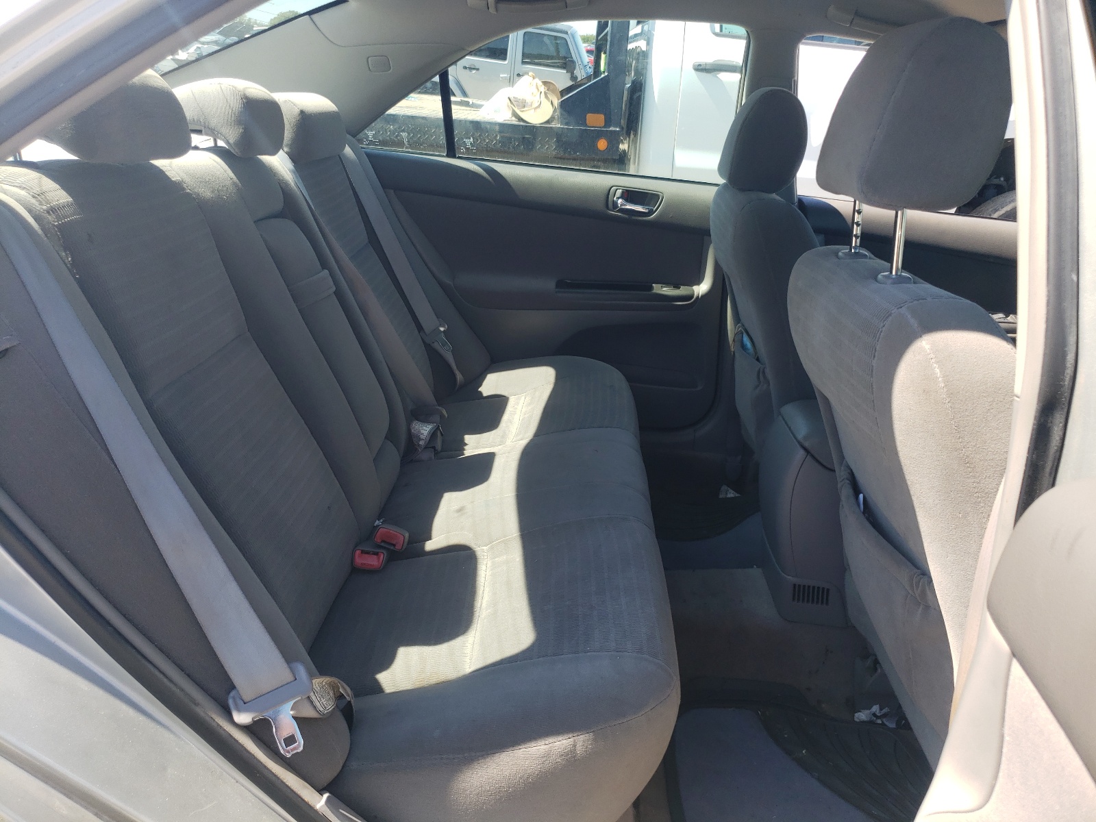 Photo 6 from auction – 2005 TOYOTA CAMRY LE with VIN 4T1BE30K75U026782